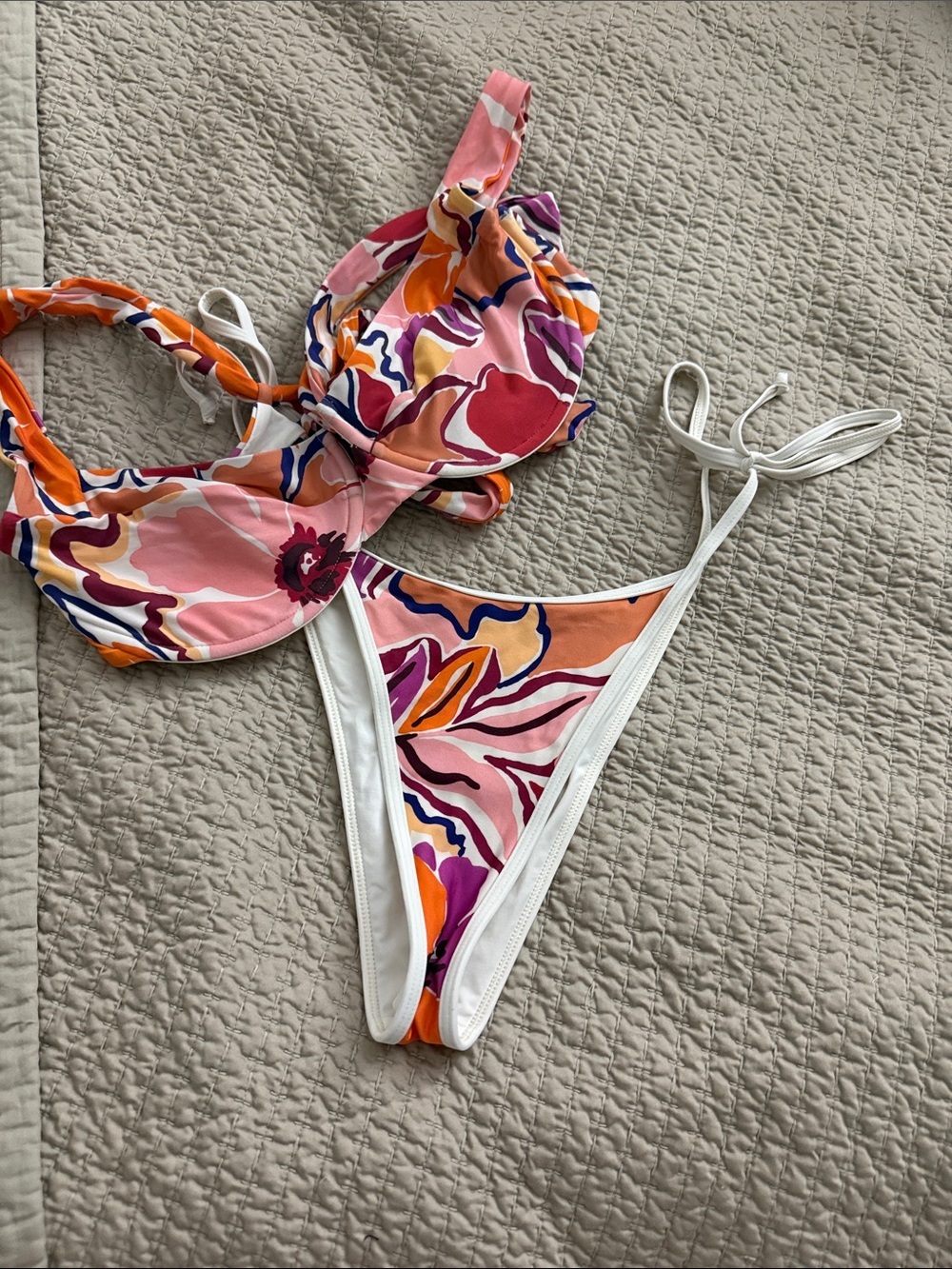 l*space White Bikini Top with Orange and Pink Print - DD / SM